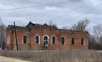 Храм осенью