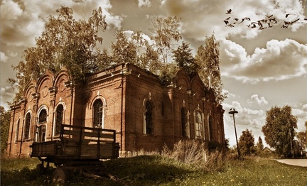 Церковь и аисты