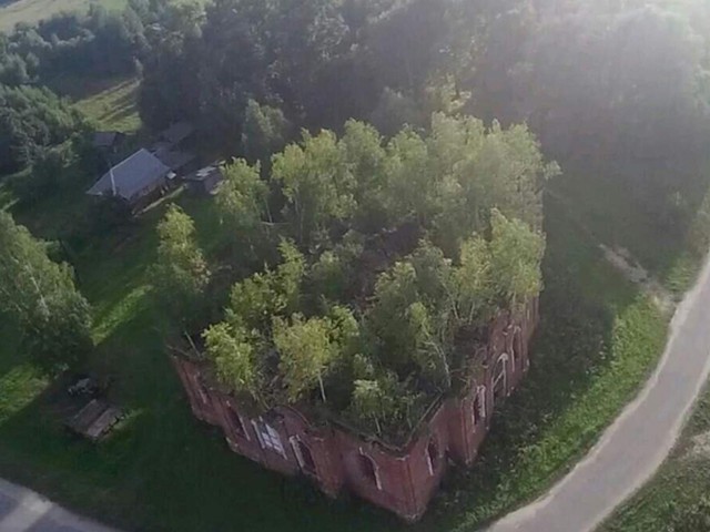 Вид сверху на церковь