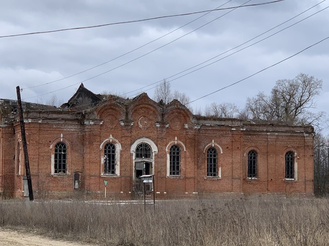 Храм осенью