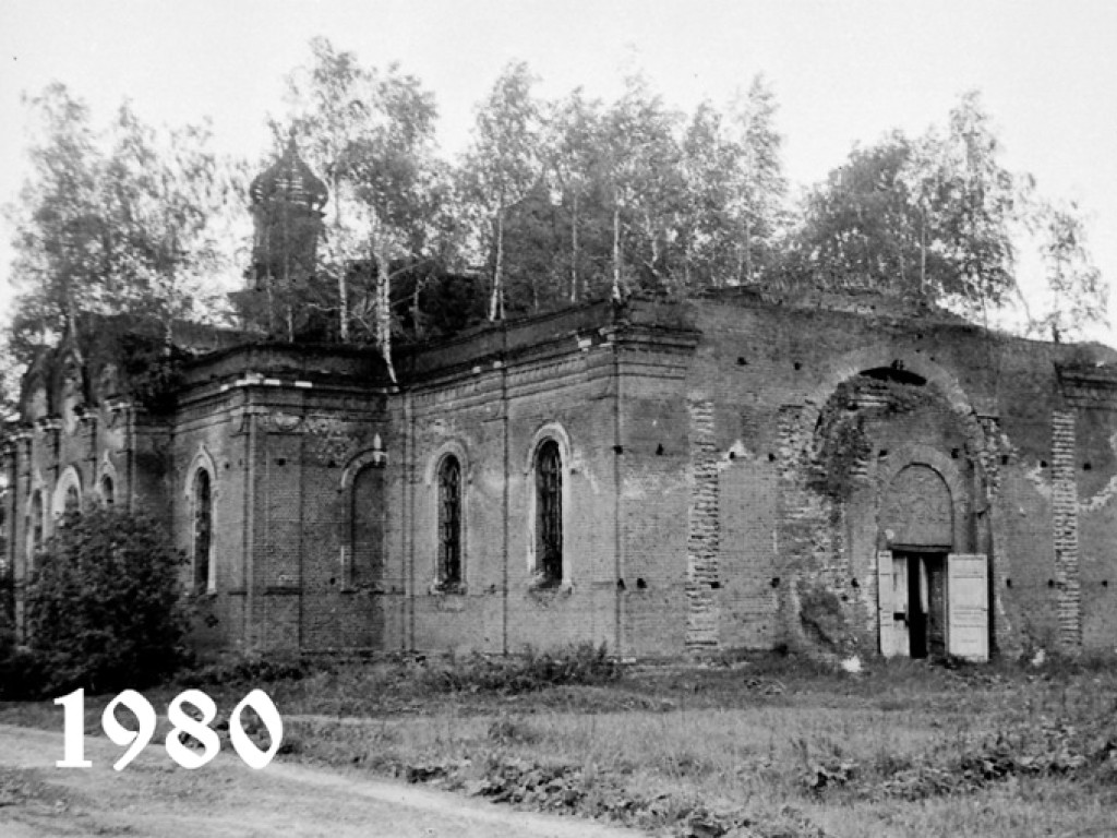 Храм Тихвинской иконы Божией Матери в 1980 году. Вид на Никольский предел.